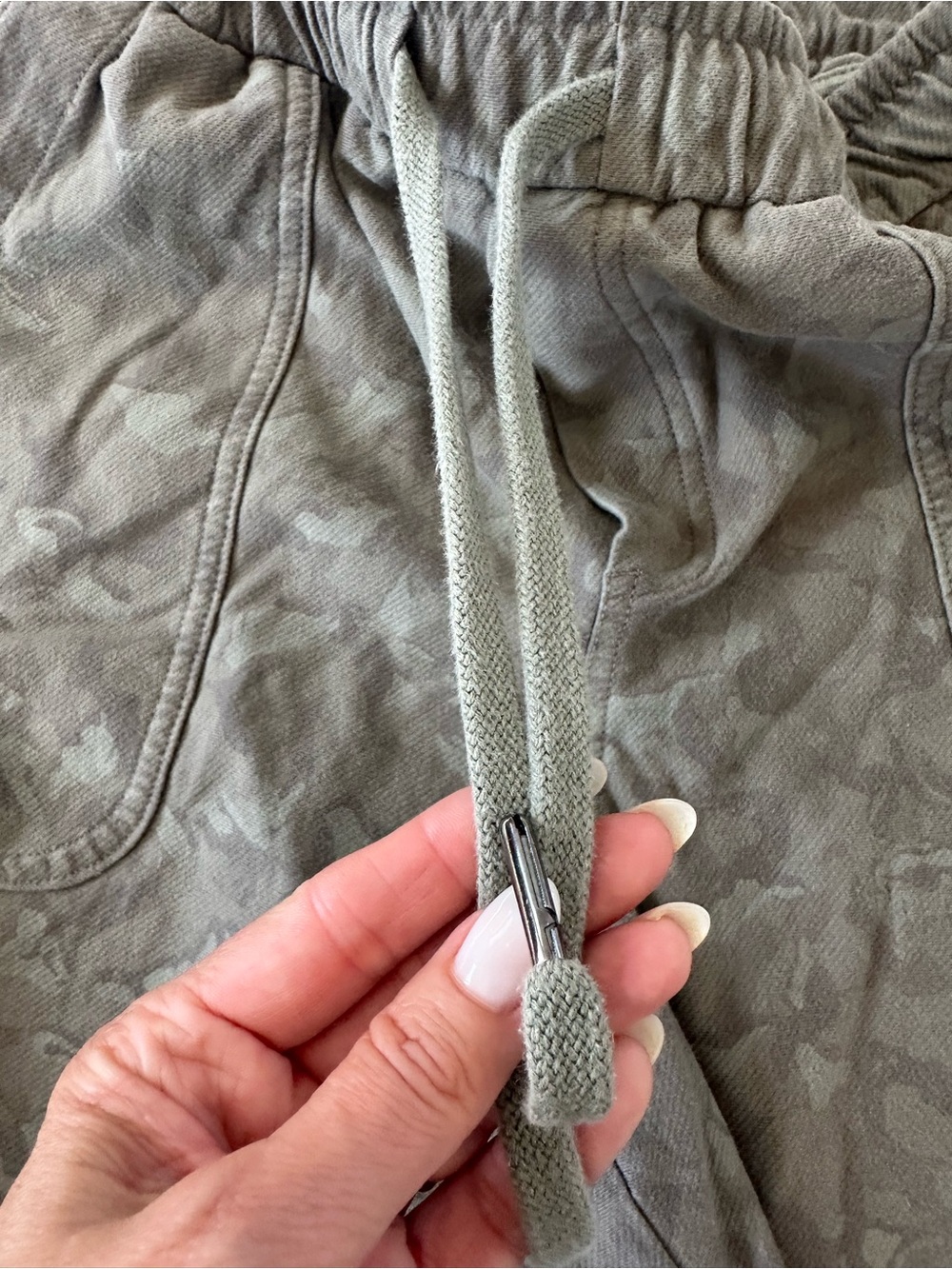Athleta Farallon Stratum Camo Bermuda shorts in a Laurel Olive Camo - Picture 6 of 10